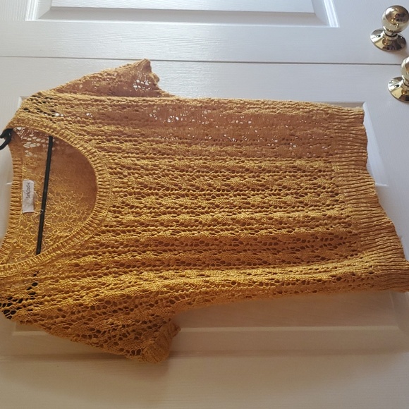 Yellow rewind crochet knit short sleeve blouse, size L - Picture 3 of 3